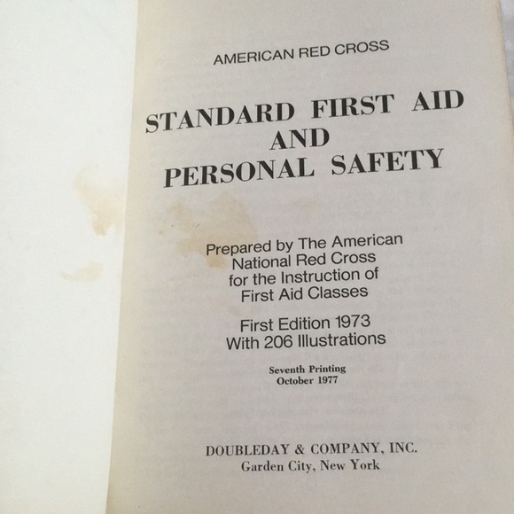 VINTAGE Standard First Aid & Personal Safety Softcover 1973 - Picture 3 of 5